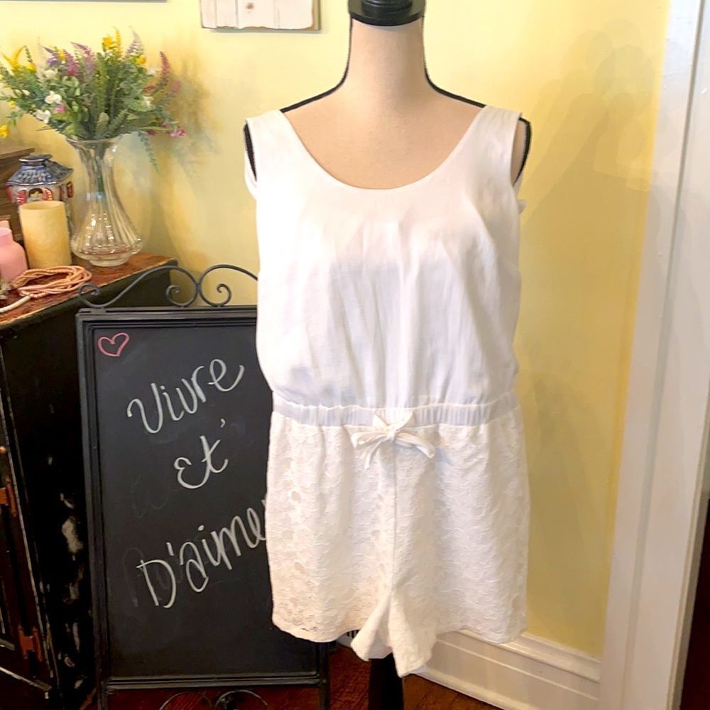 *Jennifer Lopez* Sz 6 Mixed Media Satin &  Lace True White Romper